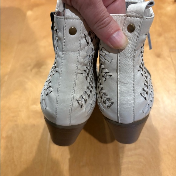 Gap Woven leather ankle boots booties 10 ivory white  like new - Picture 4 of 7